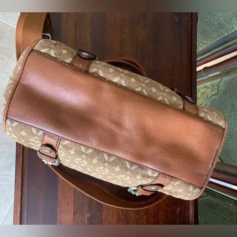 Fossil 9” 6”tall pocket